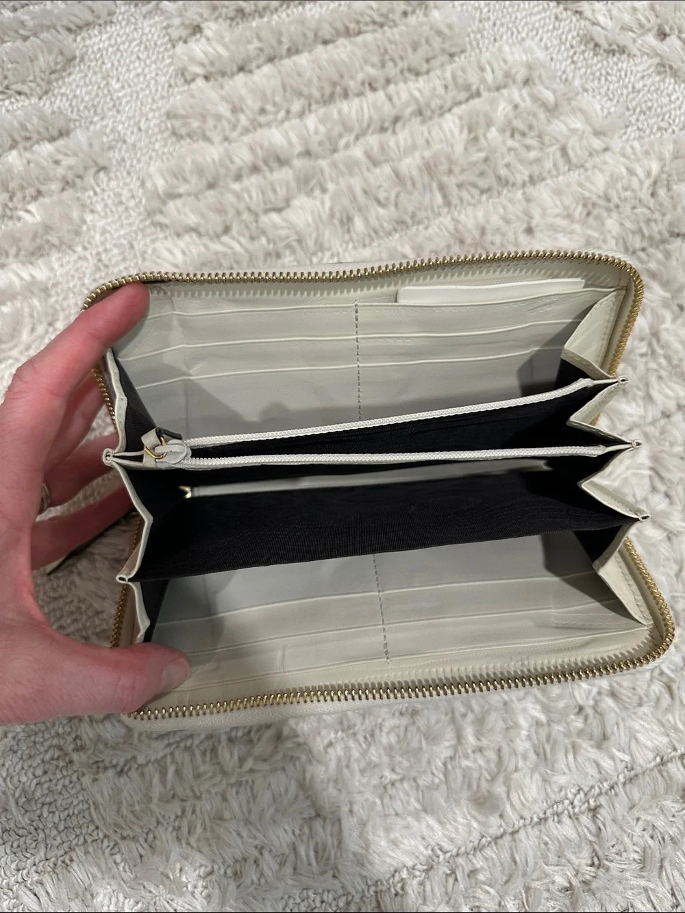 Gucci Sylvie Rose White Embroidered Zip Wallet with Gold Buckle
